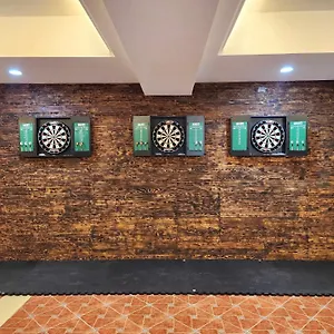 Appartement Burgundy Mckinley Place Service, Manille
